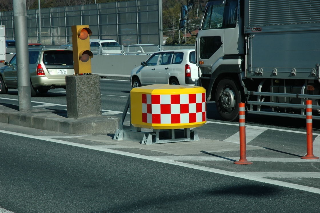 مثبتة على شاحنة الرش الكهروستاتيكي المخفف من النوع المضمن